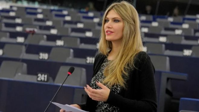 &Tau;&omicron; &Kappa;&alpha;&tau;ά&rho;, &omicron;&iota; &Alpha;&mu;&epsilon;&rho;&iota;&kappa;&alpha;&nu;&omicron;ί &kappa;&alpha;&iota; &eta;&hellip; &Epsilon;ύ&alpha;