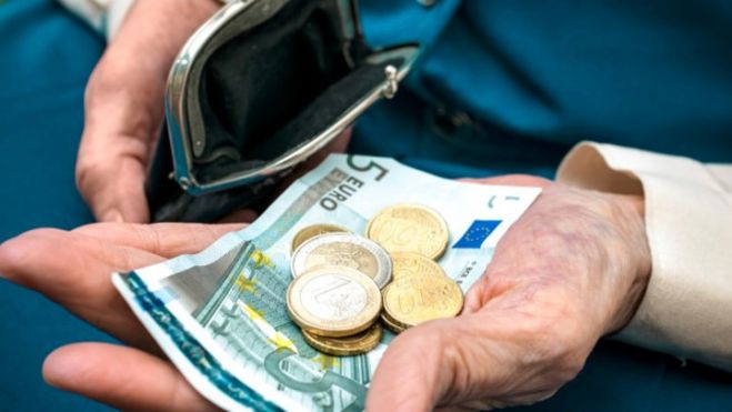 &Epsilon;&lambda;&lambda;ά&delta;&alpha;: &Phi;&tau;&omega;&chi;&omicron;&pi;&omicron;ί&eta;&sigma;&eta; &tau;&omega;&nu; &sigma;&upsilon;&nu;&tau;&alpha;&xi;&iota;&omicron;ύ&chi;&omega;&nu;
