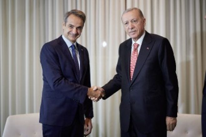 &Epsilon;&lambda;&lambda;&eta;&nu;&omicron;&tau;&omicron;&upsilon;&rho;&kappa;&iota;&kappa;ά - &Kappa;&upsilon;&pi;&rho;&iota;&alpha;&kappa;ό: &Sigma;&tau;&eta; &delta;ί&nu;&eta; &tau;&omega;&nu; &epsilon;&upsilon;&rho;&omega;&alpha;&tau;&lambda;&alpha;&nu;&tau;&iota;&kappa;ώ&nu; &sigma;&chi;&epsilon;&delta;&iota;&alpha;&sigma;&mu;ώ&nu;
