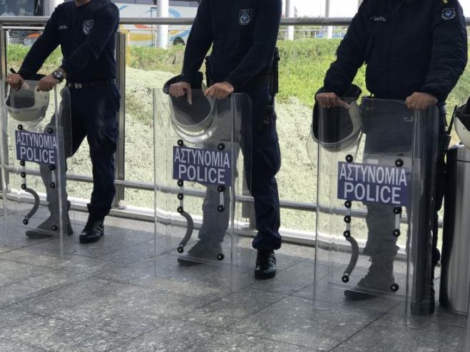 &Kappa;ύ&pi;&rho;&omicron;&sigmaf;: &Alpha;&nu;&eta;&sigma;&upsilon;&chi;ί&alpha; &pi;&omicron;&lambda;&iota;&tau;ώ&nu; &gamma;&iota;&alpha; &tau;&eta;&nu; &alpha;ύ&xi;&eta;&sigma;&eta; &tau;&omicron;&upsilon; &epsilon;&gamma;&kappa;&lambda;ή&mu;&alpha;&tau;&omicron;&sigmaf;