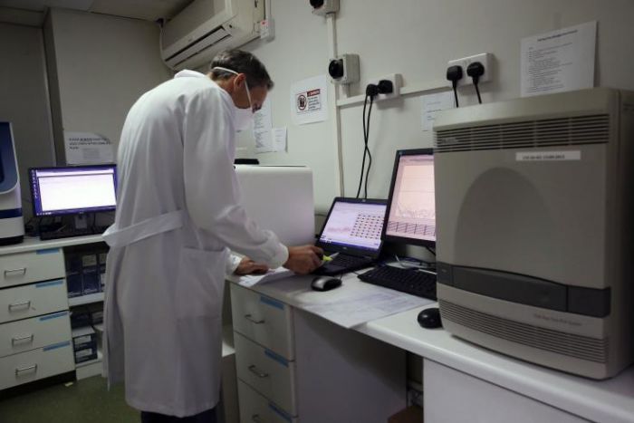 &Kappa;ύ&pi;&rho;&omicron;&sigmaf;: &Sigma;&upsilon;&nu;&omicron;&lambda;&iota;&kappa;ά 493 &pi;&epsilon;&rho;&iota;&pi;&tau;ώ&sigma;&epsilon;&iota;&sigmaf; COVID-19, &mu;έ&chi;&rho;&iota; 7 &Alpha;&pi;&rho;&iota;&lambda;ί&omicron;&upsilon;