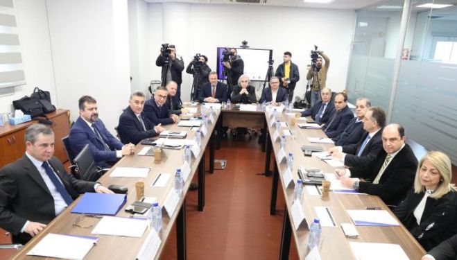 &Kappa;&upsilon;&pi;&rho;&iota;&alpha;&kappa;ά &Pi;&alpha;&nu;&epsilon;&pi;&iota;&sigma;&tau;ή&mu;&iota;&alpha;: &Sigma;&tau;&eta; &delta;&iota;ά&theta;&epsilon;&sigma;&eta; &tau;&eta;&sigmaf; &Kappa;&upsilon;&pi;&rho;&iota;&alpha;&kappa;ή&sigmaf; &Delta;&eta;&mu;&omicron;&kappa;&rho;&alpha;&tau;ί&alpha;&sigmaf; ά&upsilon;&lambda;&omicron;&iota; &kappa;&alpha;&iota; &upsilon;&lambda;&iota;&kappa;&omicron;ί &pi;ό&rho;&omicron;&iota;