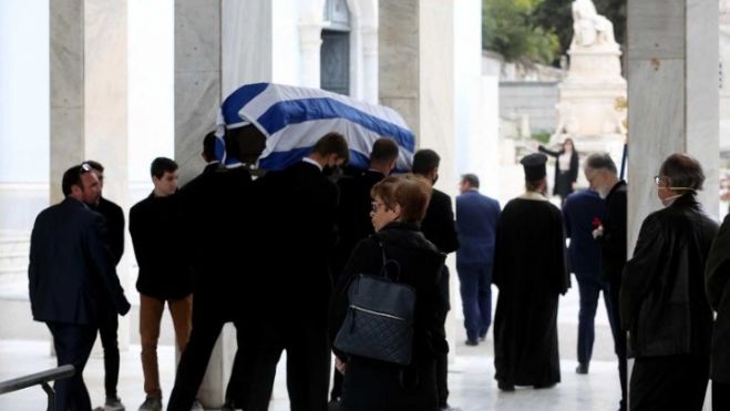 &Epsilon;&lambda;&lambda;ά&delta;&alpha;: &Tau;&omicron; &tau;&epsilon;&lambda;&epsilon;&upsilon;&tau;&alpha;ί&omicron; &alpha;&nu;&tau;ί&omicron; &sigma;&tau;&omicron;&nu; &Mu;&alpha;&nu;ώ&lambda;&eta; &Gamma;&lambda;έ&zeta;&omicron;