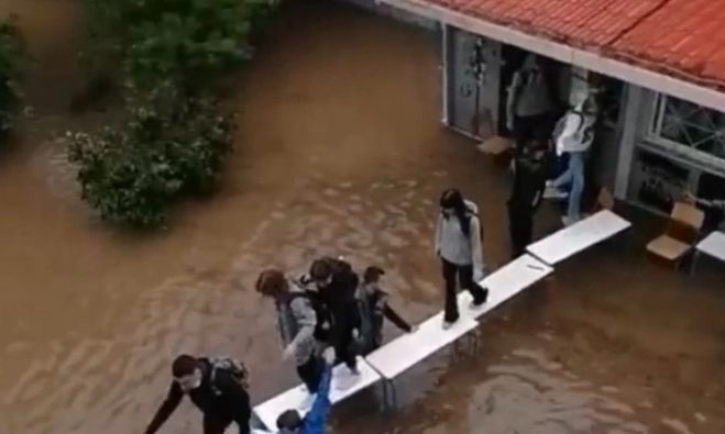 Nέ&alpha; &Phi;&iota;&lambda;&alpha;&delta;έ&lambda;&phi;&epsilon;&iota;&alpha;: 22 &chi;&rho;ό&nu;&iota;&alpha; &beta;&rho;ί&sigma;&kappa;&omicron;&nu;&tau;&alpha;&iota; &tau;&alpha; &kappa;&omicron;&nu;&tau;έ&iota;&nu;&epsilon;&rho; &sigma;&tau;&omicron; &sigma;&chi;&omicron;&lambda;&epsilon;ί&omicron; &pi;&omicron;&upsilon; &pi;&lambda;&eta;&mu;&mu;ύ&rho;&iota;&sigma;&epsilon;! (video)