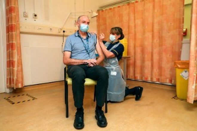 &Pi;&alpha;&nu;&delta;&eta;&mu;ί&alpha;: &Omicron;&iota; &epsilon;&mu;&beta;&omicron;&lambda;&iota;&alpha;&sigma;&mu;&omicron;ί &sigma;&tau;&eta; &mu;έ&gamma;&gamma;&epsilon;&nu;&eta; &tau;&omicron;&upsilon; &epsilon;&nu;&delta;&omicron;&alpha;&sigma;&tau;&iota;&kappa;&omicron;ύ &alpha;&nu;&tau;&alpha;&gamma;&omega;&nu;&iota;&sigma;&mu;&omicron;ύ