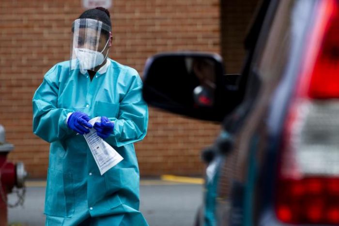 &Kappa;ύ&pi;&rho;&omicron;&sigmaf;: &Delta;ύ&omicron; &nu;έ&alpha; &kappa;&rho;&omicron;ύ&sigma;&mu;&alpha;&tau;&alpha; &kappa;&omicron;&rho;&omega;&nu;&omicron;ϊ&omicron;ύ &tau;&omicron; &tau;&epsilon;&lambda;&epsilon;&upsilon;&tau;&alpha;ί&omicron; 24&omega;&rho;&omicron;