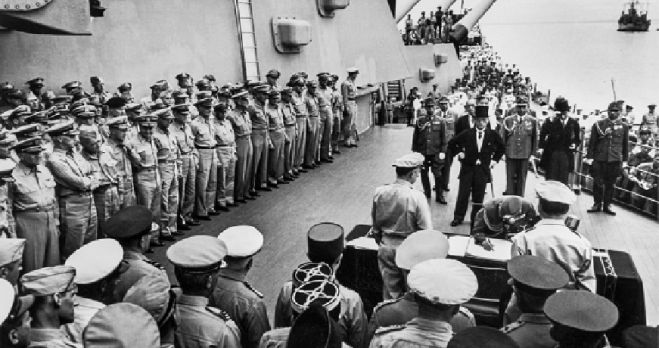 2 &tau;&omicron;&upsilon; &Sigma;&epsilon;&pi;&tau;έ&mu;&beta;&rho;&eta; 1945: &Tau;&omicron; &tau;έ&lambda;&omicron;&sigmaf; &tau;&omicron;&upsilon; &Beta;΄ &Pi;&alpha;&gamma;&kappa;&omicron;&sigma;&mu;ί&omicron;&upsilon; &Pi;&omicron;&lambda;έ&mu;&omicron;&upsilon;