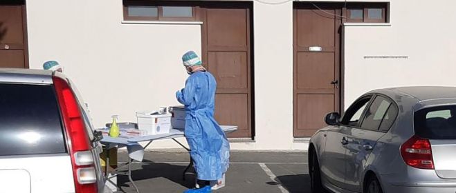 &Kappa;ύ&pi;&rho;&omicron;&sigmaf;: Έ&nu;&alpha;&sigmaf; &theta;ά&nu;&alpha;&tau;&omicron;&sigmaf; &kappa;&alpha;&iota; 20 &nu;έ&alpha; &kappa;&rho;&omicron;ύ&sigma;&mu;&alpha;&tau;&alpha; &kappa;&omicron;&rho;&omega;&nu;&omicron;ϊ&omicron;ύ &alpha;&nu;&alpha;&kappa;&omicron;&iota;&nu;ώ&theta;&eta;&kappa;&alpha;&nu; &sigma;ή&mu;&epsilon;&rho;&alpha;