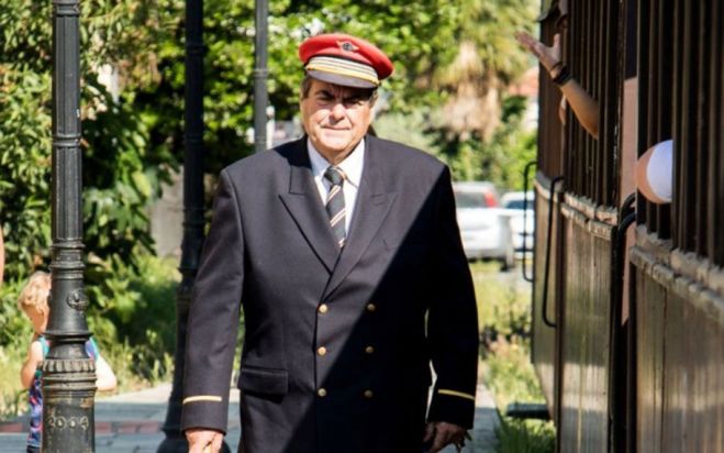 &laquo;&Xi;έ&rho;&omicron;&upsilon;&mu;&epsilon; &pi;&omicron;ύ &epsilon;ί&nu;&alpha;&iota; &omicron; &nu;&tau;&epsilon;&lambda;&iota;&beta;&epsilon;&rho;ά&sigmaf; &alpha;&lambda;&lambda;ά ό&chi;&iota; &tau;&alpha; &tau;&rho;έ&nu;&alpha;!&raquo;