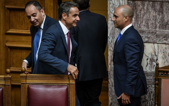 &Epsilon;&lambda;&lambda;ά&delta;&alpha;: &Alpha;&kappa;&rho;&omicron;&delta;&epsilon;&xi;&iota;ά, &laquo;&mu;&epsilon;&tau;&alpha;-&mu;&pi;&omicron;&gamma;&delta;&alpha;&nu;&iota;&kappa;ά&raquo; &sigma;&epsilon;&nu;ά&rho;&iota;&alpha;...