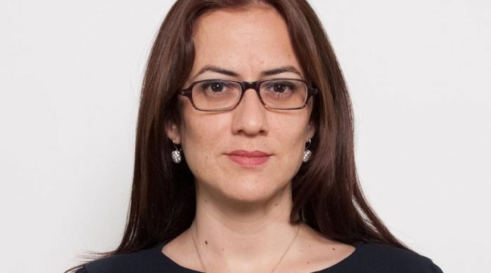 &Nu;&tau;&omicron;&gamma;&omicron;ύ&sigmaf; &Nu;&tau;&epsilon;&rho;&iota;ά: &laquo;ώ&mu;&omicron; &mu;&epsilon; ώ&mu;&omicron; &alpha;&pi;έ&nu;&alpha;&nu;&tau;&iota; &sigma;&tau;&omicron;&nu; &phi;&alpha;&sigma;&iota;&sigma;&mu;ό&raquo;