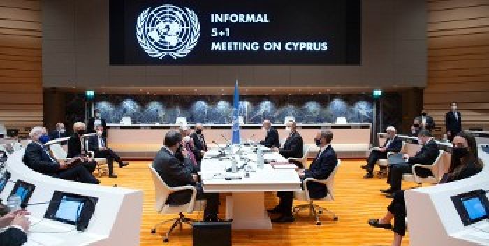 &Nu;.&Alpha;. &Mu;&epsilon;&sigma;ό&gamma;&epsilon;&iota;&omicron;&sigmaf;: &Epsilon;&nu;&tau;&epsilon;ί&nu;&omicron;&nu;&tau;&alpha;&iota; &tau;&alpha; &pi;&alpha;&zeta;ά&rho;&iota;&alpha;, &laquo;&tau;&rho;έ&chi;&omicron;&upsilon;&nu;&raquo; &omicron;&iota; &delta;&iota;&epsilon;&rho;&gamma;&alpha;&sigma;ί&epsilon;&sigmaf; &sigma;&tau;&omicron; &Kappa;&upsilon;&pi;&rho;&iota;&alpha;&kappa;ό