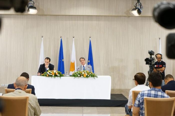 &Omicron;&iota; &Tau;/&kappa; &pi;&rho;έ&pi;&epsilon;&iota; &nu;&alpha; &alpha;&pi;&omicron;&phi;&alpha;&sigma;ί&sigma;&omicron;&upsilon;&nu; &nu;&alpha; &alpha;&pi;&omicron;&kappa;ό&psi;&omicron;&upsilon;&nu; &tau;&omicron; &omicron;&mu;&phi;ά&lambda;&iota;&omicron; &lambda;ώ&rho;&omicron; &mu;&epsilon; &tau;&eta;&nu; &Tau;&omicron;&upsilon;&rho;&kappa;ί&alpha;