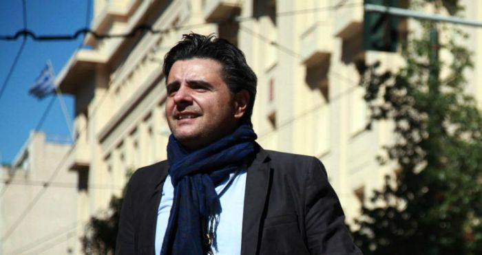 &Epsilon;&lambda;&lambda;ά&delta;&alpha;: &Delta;&iota;&kappa;&alpha;ί&omega;&sigma;&eta; &gamma;&iota;&alpha; &tau;&omicron;&nu; &delta;&eta;&mu;&omicron;&sigma;&iota;&omicron;&gamma;&rho;ά&phi;&omicron; &Mu;&alpha;&nu;ώ&lambda;&eta; &Kappa;&upsilon;&pi;&rho;&alpha;ί&omicron;, 9 &chi;&rho;ό&nu;&iota;&alpha; &mu;&epsilon;&tau;ά