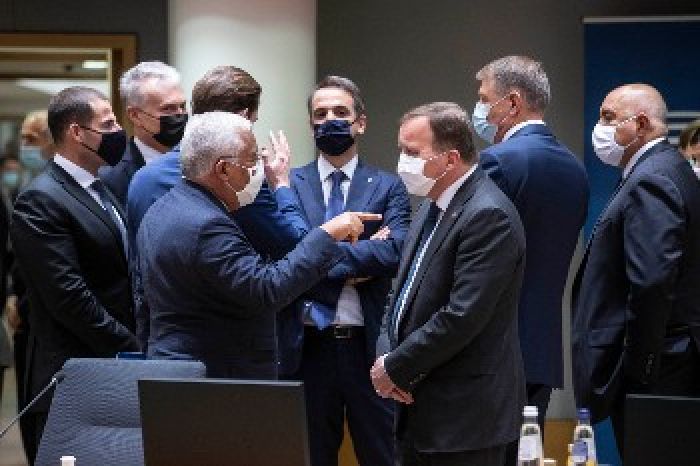 &Epsilon;&upsilon;&rho;&omega;&pi;&alpha;ϊ&kappa;ό &Sigma;&upsilon;&mu;&beta;&omicron;ύ&lambda;&iota;&omicron;: &laquo;&Alpha;&pi;&omicron;&kappa;&alpha;&lambda;&upsilon;&pi;&tau;ή&rho;&iota;&alpha;&raquo; &xi;&alpha;&nu;ά &gamma;&iota;&alpha; &tau;&alpha; &epsilon;&upsilon;&rho;&omega;&alpha;&tau;&lambda;&alpha;&nu;&tau;&iota;&kappa;ά &pi;&alpha;&rho;&alpha;&mu;ύ&theta;&iota;&alpha; &kappa;&upsilon;&beta;έ&rho;&nu;&eta;&sigma;&eta;&sigmaf; &kappa;&alpha;&iota; &alpha;&sigma;&tau;&iota;&kappa;ώ&nu; &kappa;&omicron;&mu;&mu;ά&tau;&omega;&nu;