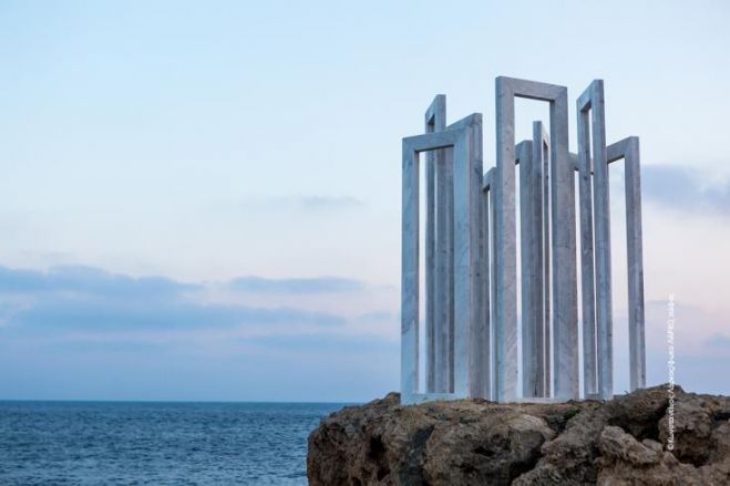 &Pi;&omicron;&iota;&eta;&tau;&iota;&kappa;ή &sigma;&upsilon;&nu;ά&nu;&tau;&eta;&sigma;&eta; &kappa;&alpha;&iota; έ&kappa;&theta;&epsilon;&sigma;&eta; &phi;&omega;&tau;&omicron;&gamma;&rho;&alpha;&phi;ί&alpha;&sigmaf; &Epsilon;/&kappa; &kappa;&alpha;&iota; &Tau;/&kappa; &delta;&eta;&mu;&iota;&omicron;&upsilon;&rho;&gamma;ώ&nu;