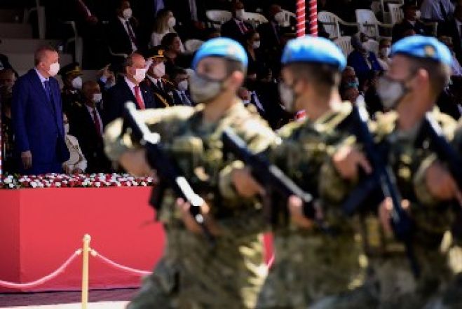 &Kappa;ύ&pi;&rho;&omicron;&sigmaf;: &Kappa;&lambda;&iota;&mu;&alpha;&kappa;ώ&nu;&omicron;&nu;&tau;&alpha;&iota; &omicron;&iota; &tau;&omicron;&upsilon;&rho;&kappa;&iota;&kappa;έ&sigmaf; &pi;&rho;&omicron;&kappa;&lambda;ή&sigma;&epsilon;&iota;&sigmaf;