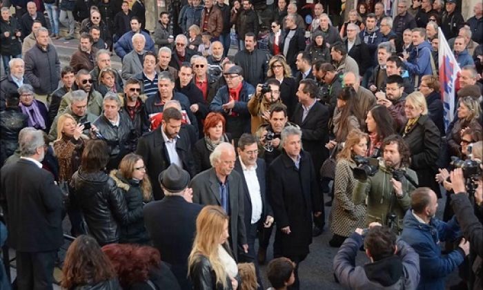Ό&tau;&alpha;&nu; &omicron;&iota; &nu;&alpha;&zeta;ί &omicron;&delta;&eta;&gamma;&omicron;ύ&sigma;&alpha;&nu; &sigma;&epsilon; &delta;ί&kappa;&eta; &tau;&omicron;&nu; &Kappa;. &Pi;&epsilon;&lambda;&epsilon;&tau;ί&delta;&eta; &epsilon;&pi;&epsilon;&iota;&delta;ή &delta;&epsilon;&nu; &chi;ώ&rho;&iota;&zeta;&epsilon; &tau;&alpha; &pi;&alpha;&iota;&delta;&iota;ά &sigma;&epsilon; &laquo;&delta;&iota;&kappa;ά &mu;&alpha;&sigmaf;&raquo; &kappa;&alpha;&iota; &laquo;&xi;έ&nu;&alpha;&raquo;...