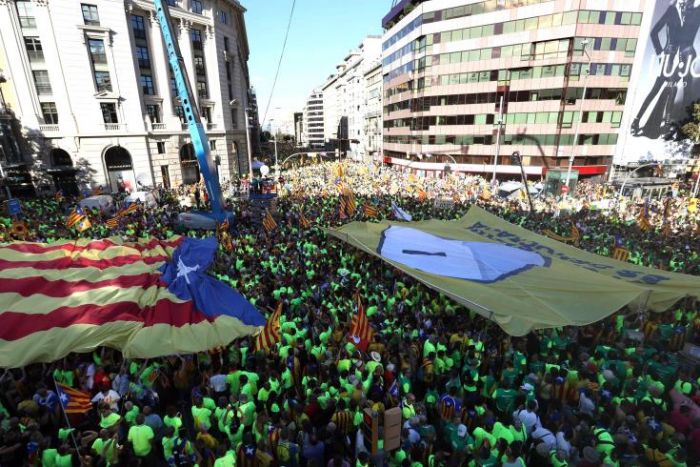 &Epsilon;&kappa;&alpha;&tau;&omicron;&nu;&tau;ά&delta;&epsilon;&sigmaf; &chi;&iota;&lambda;&iota;ά&delta;&epsilon;&sigmaf; &delta;&iota;&alpha;&delta;&eta;&lambda;&omega;&tau;έ&sigmaf; &sigma;ή&mu;&epsilon;&rho;&alpha; &sigma;&tau;&eta; &Beta;&alpha;&rho;&kappa;&epsilon;&lambda;ώ&nu;&eta;