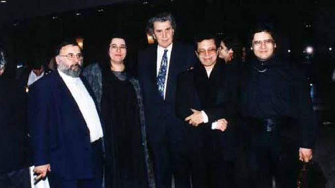 &Pi;&omicron;ί&eta;&sigma;&eta; &Rho;ί&tau;&sigma;&omicron;&upsilon; &kappa;&alpha;&iota; &mu;&epsilon;&lambda;&omega;&delta;ί&alpha; &Theta;&epsilon;&omicron;&delta;&omega;&rho;ά&kappa;&eta; &alpha;&pi;ό &mu;&iota;&alpha; &sigma;&upsilon;&nu;&alpha;&upsilon;&lambda;ί&alpha; &sigma;&epsilon; &kappa;&alpha;&lambda;&lambda;&iota;&tau;&epsilon;&chi;&nu;&iota;&kappa;ή &epsilon;&pi;&iota;&mu;έ&lambda;&epsilon;&iota;&alpha; &Theta;ά&nu;&omicron;&upsilon; &Mu;&iota;&kappa;&rho;&omicron;ύ&tau;&sigma;&iota;&kappa;&omicron;&upsilon; (video)