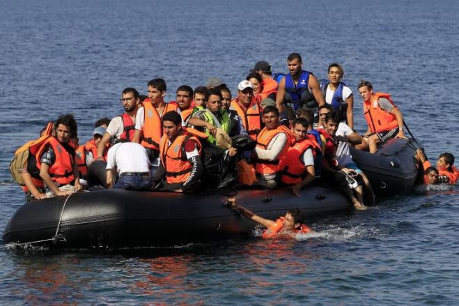 Έ&omega;&sigmaf; &kappa;&alpha;&iota; 250 &mu;&epsilon;&tau;&alpha;&nu;ά&sigma;&tau;&epsilon;&sigmaf; &pi;&nu;ί&gamma;&eta;&kappa;&alpha;&nu; &sigma;&epsilon; &delta;ύ&omicron; &nu;&alpha;&upsilon;ά&gamma;&iota;&alpha; &alpha;&nu;&omicron;&iota;&kappa;&tau;ά &tau;&eta;&sigmaf; &Lambda;&iota;&beta;ύ&eta;&sigmaf; &sigma;&tau;&eta; &Mu;&epsilon;&sigma;ό&gamma;&epsilon;&iota;&omicron;