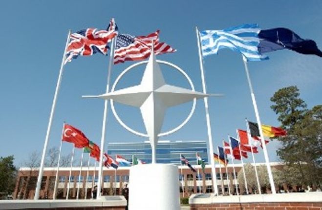 &Sigma;ύ&nu;&omicron;&delta;&omicron;&sigmaf; &kappa;&omicron;&rho;&upsilon;&phi;ή&sigmaf; &Nu;&Alpha;&Tau;&Omicron;: &Sigma;&tau;&alpha; 75 &chi;&rho;ό&nu;&iota;&alpha; &tau;&eta;&sigmaf; &lambda;&upsilon;&kappa;&omicron;&sigma;&upsilon;&mu;&mu;&alpha;&chi;ί&alpha;&sigmaf; &mu;&epsilon; &alpha;&tau;&zeta;έ&nu;&tau;&alpha; - &mu;&pi;&alpha;&rho;&omicron;ύ&tau;&iota;!