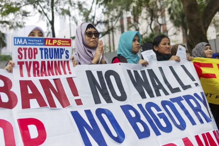 &Chi;&iota;&lambda;&iota;ά&delta;&epsilon;&sigmaf; ά&nu;&theta;&rho;&omega;&pi;&omicron;&iota; &delta;&iota;&alpha;&delta;ή&lambda;&omega;&sigma;&alpha;&nu; &kappa;&alpha;&tau;ά &tau;&omicron;&upsilon; &Tau;&rho;&alpha;&mu;&pi; &sigma;&tau;&eta;&nu; &Epsilon;&upsilon;&rho;ώ&pi;&eta; &kappa;&alpha;&iota; &tau;&iota;&sigmaf; &Eta;&Pi;&Alpha;