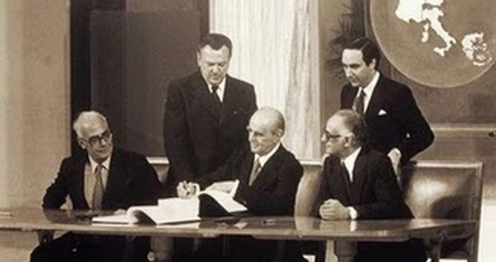 &Epsilon;ί&sigma;&alpha;&iota; &sigma;&tau;&eta;&nu; &Epsilon;&Omicron;&Kappa; - &mu;ά&theta;&epsilon; &gamma;&iota;&alpha; &tau;&eta;&nu; &Epsilon;&Omicron;&Kappa;...
