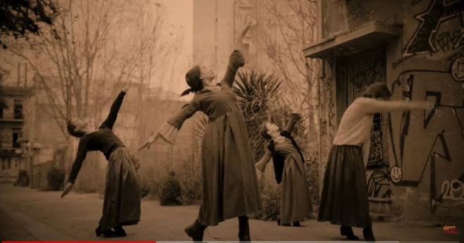 &laquo;La danse des bombes - &Omicron; &chi;&omicron;&rho;ό&sigmaf; &tau;&omega;&nu; &beta;&omicron;&mu;&beta;ώ&nu;&raquo; &alpha;&phi;&iota;&epsilon;&rho;&omega;&mu;έ&nu;&omicron; &sigma;&tau;&omicron;&upsilon;&sigmaf; &alpha;&pi;&epsilon;&rho;&gamma;&omicron;ύ&sigmaf; &epsilon;&rho;&gamma;ά&tau;&epsilon;&sigmaf; &tau;&eta;&sigmaf; &Gamma;&alpha;&lambda;&lambda;ί&alpha;&sigmaf; (video)