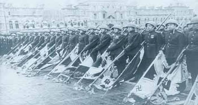 &Omicron; &Kappa;&omicron;́&kappa;&kappa;&iota;&nu;&omicron;&sigmaf; &Sigma;&tau;&rho;&alpha;&tau;&omicron;́&sigmaf; &tau;&eta;&sigmaf; &Epsilon;&pi;&alpha;&nu;&alpha;́&sigma;&tau;&alpha;&sigma;&eta;&sigmaf;