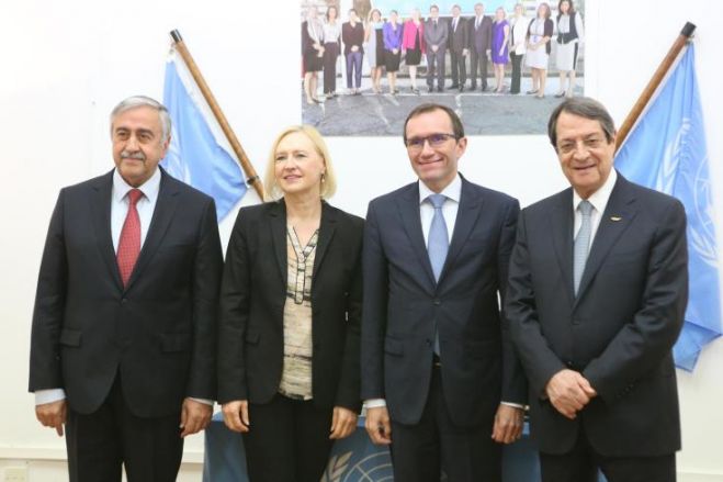 &Tau;&epsilon;&lambda;&iota;&kappa;ά &tau;&omicron;&upsilon;&sigmaf; έ&mu;&epsilon;&iota;&nu;&epsilon; &tau;&omicron;... &delta;&epsilon;ί&pi;&nu;&omicron;!