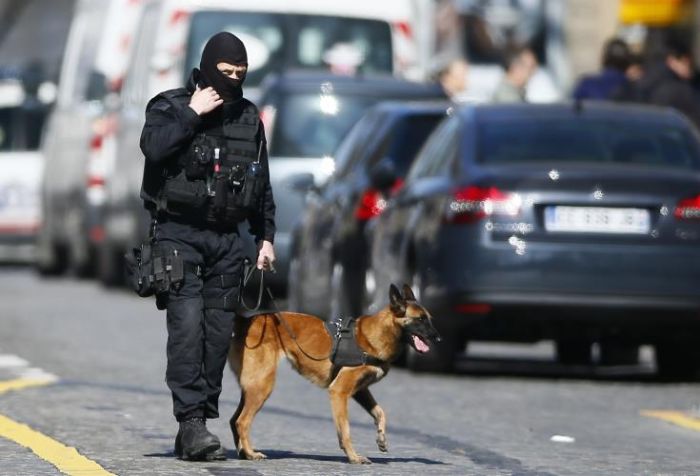 &Alpha;&pi;ό &tau;&omicron; &Nu;&omicron;έ&mu;&beta;&rho;&iota;&omicron; &pi;&rho;&omicron;&epsilon;&iota;&delta;&omicron;&pi;&omicron;ί&eta;&sigma;&eta; &gamma;&iota;&alpha; &kappa;ί&nu;&delta;&upsilon;&nu;&omicron; &pi;&alpha;&gamma;&iota;&delta;&epsilon;&upsilon;&mu;έ&nu;&omega;&nu; &pi;&alpha;&kappa;έ&tau;&omega;&nu; &alpha;&pi;ό &Epsilon;&lambda;&lambda;ά&delta;&alpha;