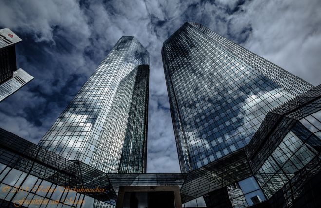 &Pi;&rho;ό&sigma;&tau;&iota;&mu;&omicron; 157 &epsilon;&kappa;. &delta;&omicron;&lambda;&alpha;&rho;ί&omega;&nu; &sigma;&tau;&eta;&nu; Deutsche Bank