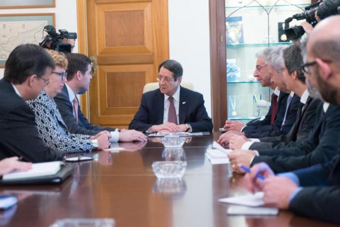 Ά&mu;&epsilon;&sigma;&eta; &epsilon;&pi;&iota;&sigma;&tau;&rho;&omicron;&phi;ή &sigma;&tau;&iota;&sigmaf; &sigma;&upsilon;&nu;&omicron;&mu;&iota;&lambda;ί&epsilon;&sigmaf; &epsilon;&pi;&iota;&delta;&iota;ώ&kappa;&epsilon;&iota; &eta; &Lambda;&epsilon;&upsilon;&kappa;&omega;&sigma;ί&alpha;