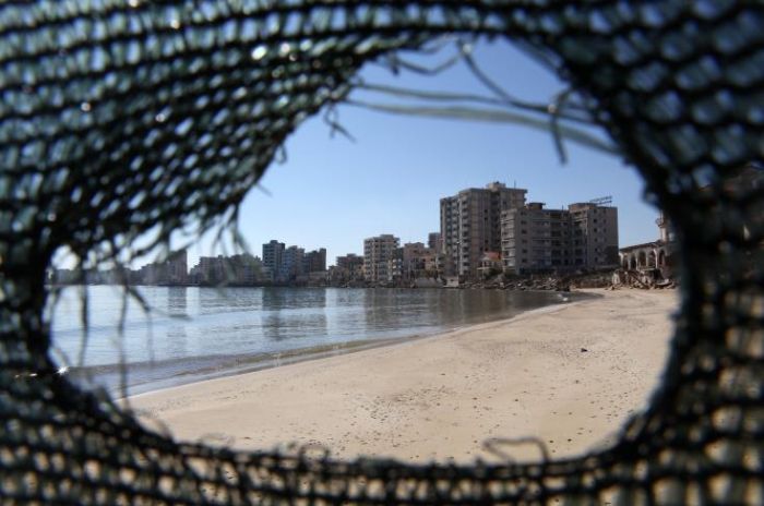 Έ&gamma;&iota;&nu;&alpha;&nu; &alpha;&pi;ό&psi;&epsilon; &tau;&alpha; &epsilon;&gamma;&kappa;&alpha;ί&nu;&iota;&alpha; &tau;&eta;&sigmaf; &phi;&omega;&tau;&omicron;&gamma;&rho;&alpha;&phi;&iota;&kappa;ή&sigmaf; έ&kappa;&theta;&epsilon;&sigma;&eta;&sigmaf; &Pi;έ&tau;&rho;&omicron;&upsilon; &Phi;&iota;ά&kappa;&kappa;&alpha;