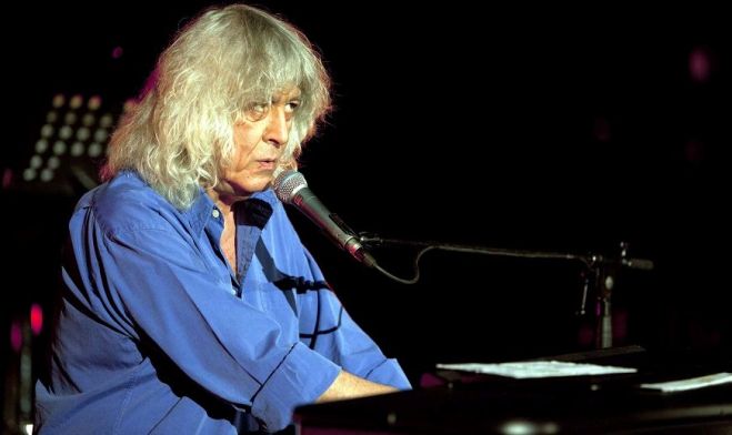 &Lambda;&omicron;&upsilon;&kappa;&iota;&alpha;&nu;ό&sigmaf; &Kappa;&eta;&lambda;&alpha;&eta;&delta;ό&nu;&eta;&sigmaf;: &laquo;&hellip;&theta;&alpha; &lsquo;&rho;&theta;&omicron;ύ&nu;&epsilon; &pi;&iota;&omicron; &xi;έ&nu;&omicron;&iota;&alpha;&sigma;&tau;&alpha; &chi;&rho;ό&nu;&iota;&alpha; &kappa;&iota; &alpha;&lambda;&lambda;&iota;ώ&tau;&iota;&kappa;&omicron;&iota; &tau;&rho;ό&pi;&omicron;&iota; &zeta;&omega;ή&sigmaf;&hellip;&raquo;