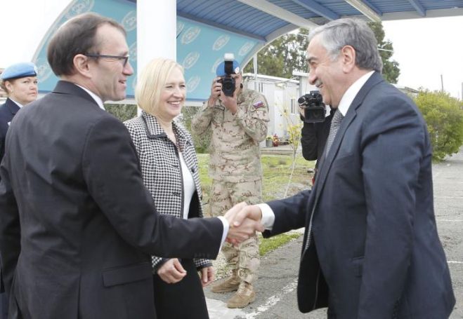 &Tau;&eta;&nu; &alpha;&pi;&omicron;&chi;ώ&rho;&eta;&sigma;&eta; &Alpha;&kappa;&iota;&nu;&tau;&zeta;ί &alpha;&pi;ό &tau;&eta; &sigma;&eta;&mu;&epsilon;&rho;&iota;&nu;ή &sigma;&upsilon;&nu;ά&nu;&tau;&eta;&sigma;&eta; &pi;&alpha;&rho;&alpha;&delta;έ&chi;&tau;&eta;&kappa;&epsilon; &omicron; Έ&iota;&nu;&tau;&epsilon;