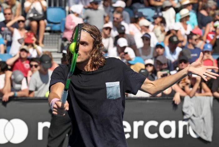 &Sigma;&tau;&omicron;&upsilon;&sigmaf; &laquo;4&raquo; &tau;&omicron;&upsilon; &laquo;Australian Open&raquo;, &omicron; &Sigma;&tau;έ&phi;&alpha;&nu;&omicron;&sigmaf; &Tau;&sigma;&iota;&tau;&sigma;&iota;&pi;ά&sigmaf;