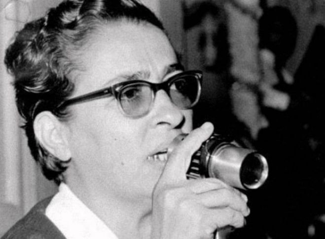 &Sigma;&omega;&tau;&eta;&rho;ί&alpha; &Mu;&pi;έ&lambda;&lambda;&omicron;&upsilon;: &Eta; &phi;&omega;&nu;ή &tau;&eta;&sigmaf; &theta;&alpha; &delta;&omicron;&xi;&omicron;&lambda;&omicron;&gamma;&epsilon;ί &tau;&alpha; ό&nu;&epsilon;&iota;&rho;&alpha; &tau;&omicron;&upsilon; &epsilon;&lambda;&lambda;&eta;&nu;&iota;&kappa;&omicron;ύ &lambda;&alpha;&omicron;ύ
