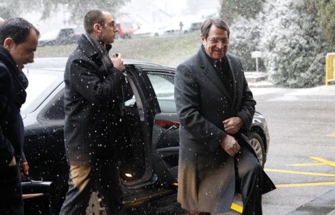 &Alpha;&nu;&alpha;&mu;έ&nu;&epsilon;&tau;&alpha;&iota; &eta; &kappa;&alpha;&tau;ά&theta;&epsilon;&sigma;&eta; &chi;&alpha;&rho;&tau;ώ&nu;