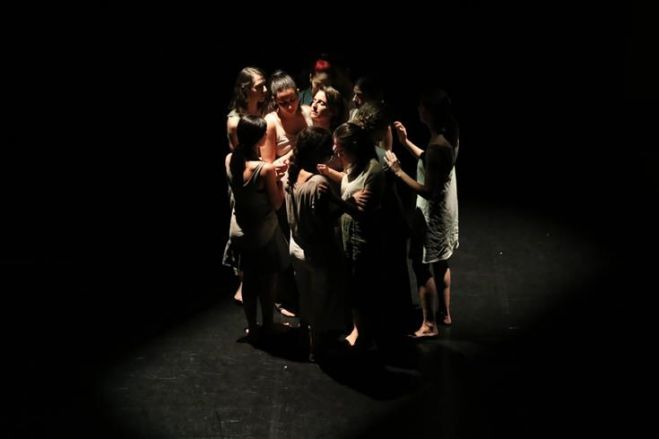 &Tau;&omicron;&nu; &Mu;ά&rho;&tau;&iota;&omicron;, &tau;&omicron; 1&omicron; Showcase &Chi;&omicron;&rho;&omicron;&gamma;&rho;&alpha;&phi;ί&alpha;&sigmaf; &Kappa;ύ&pi;&rho;&omicron;&upsilon;