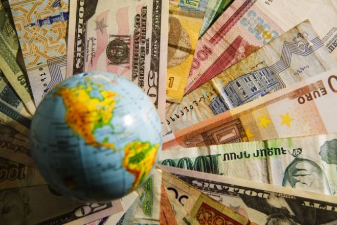 &Tau;&omicron; &pi;&alpha;&gamma;&kappa;ό&sigma;&mu;&iota;&omicron; &chi;&rho;έ&omicron;&sigmaf; &xi;&epsilon;&pi;έ&rho;&alpha;&sigma;&epsilon; &tau;&alpha; 300 &tau;&rho;&iota;&sigmaf; &delta;&omicron;&lambda;ά&rho;&iota;&alpha;!