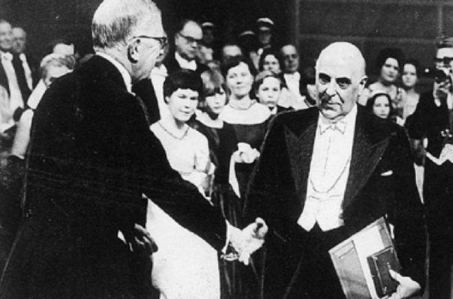 &Gamma;&iota;ώ&rho;&gamma;&omicron;&sigmaf; &Sigma;&epsilon;&phi;έ&rho;&eta;&sigmaf;: &Eta; &pi;&omicron;ί&eta;&sigma;&eta; έ&chi;&epsilon;&iota; &tau;&iota;&sigmaf; &rho;ί&zeta;&epsilon;&sigmaf; &tau;&eta;&sigmaf; &sigma;&tau;&eta;&nu; &alpha;&nu;&theta;&rho;ώ&pi;&iota;&nu;&eta; &alpha;&nu;ά&sigma;&alpha;