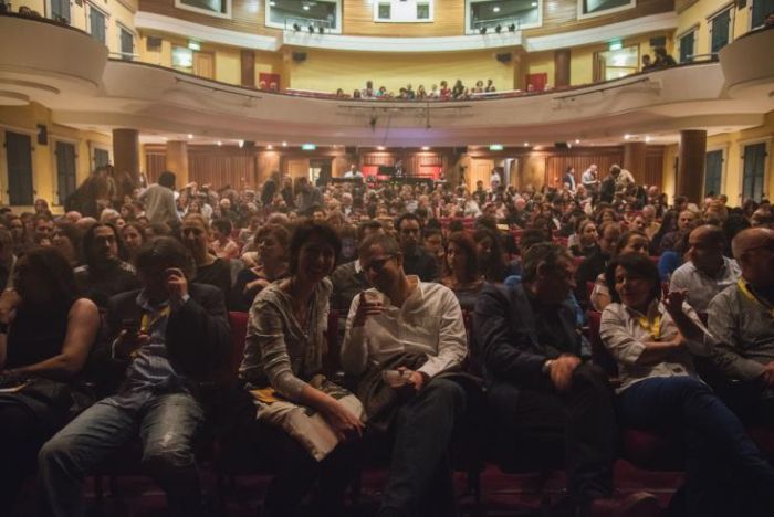 &Omicron;&iota; &laquo;&Mu;ύ&theta;&omicron;&iota; &tau;&eta;&sigmaf; &Gamma;&alpha;&lambda;ά&tau;&epsilon;&iota;&alpha;&sigmaf;&raquo; &zeta;&omega;&nu;&tau;&alpha;&nu;&epsilon;ύ&omicron;&upsilon;&nu; &epsilon;&pi;ί &sigma;&kappa;&eta;&nu;ή&sigmaf;