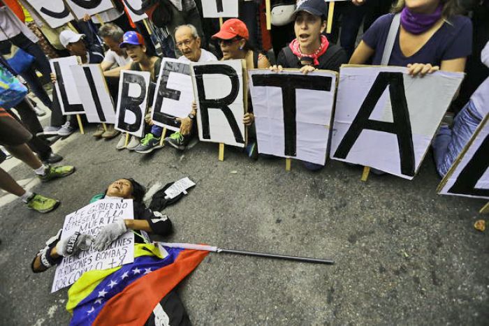 &Eta; &Pi;&alpha;&rho;&omicron;ύ&sigma;&alpha; &kappa;&alpha;&tau;ά&sigma;&tau;&alpha;&sigma;&eta; &sigma;&tau;&eta; &Beta;&epsilon;&nu;&epsilon;&zeta;&omicron;&upsilon;έ&lambda;&alpha; &kappa;&alpha;&iota; &eta; &sigma;ύ&gamma;&kappa;&lambda;&eta;&sigma;&eta; &Epsilon;&theta;&nu;&iota;&kappa;ή&sigmaf; &Sigma;&upsilon;&nu;&tau;&alpha;&kappa;&tau;&iota;&kappa;ή&sigmaf; &Sigma;&upsilon;&nu;έ&lambda;&epsilon;&upsilon;&sigma;&eta;&sigmaf;