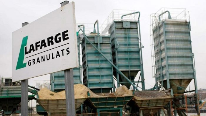 H &pi;&omicron;&lambda;&upsilon;&epsilon;&theta;&nu;&iota;&kappa;ή Lafarge &chi;&rho;&eta;&mu;&alpha;&tau;&omicron;&delta;&omicron;&tau;&omicron;ύ&sigma;&epsilon; &tau;&omicron;&nu; ISIS