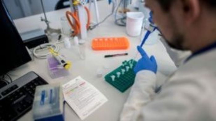 &Kappa;&omicron;ύ&beta;&alpha;: &Pi;&rho;&omega;&tau;&omicron;&sigma;&tau;&alpha;&tau;&epsilon;ί &sigma;&tau;&eta; &laquo;&mu;ά&chi;&eta;&raquo; &gamma;&iota;&alpha; &tau;&eta;&nu; &epsilon;&xi;&epsilon;ύ&rho;&epsilon;&sigma;&eta; &alpha;&pi;&omicron;&tau;&epsilon;&lambda;&epsilon;&sigma;&mu;&alpha;&tau;&iota;&kappa;ή&sigmaf; &theta;&epsilon;&rho;&alpha;&pi;&epsilon;ί&alpha;&sigmaf; &kappa;&alpha;&tau;ά &tau;&omicron;&upsilon; &kappa;&omicron;&rho;&omega;&nu;&omicron;ϊ&omicron;ύ