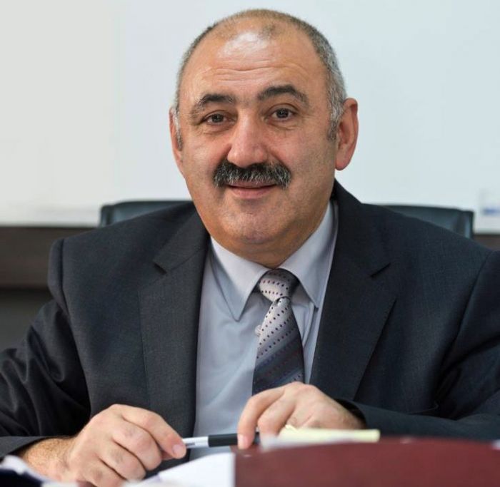 &Mu;&pi;&omicron;&upsilon;&rho;&tau;&zeta;&iota;&omicron;ύ: &Delta;&epsilon;&nu; &epsilon;ί&nu;&alpha;&iota; &nu;έ&alpha; &eta; &pi;&rho;ό&tau;&alpha;&sigma;&eta; &Alpha;&nu;&alpha;&sigma;&tau;&alpha;&sigma;&iota;ά&delta;&eta;...