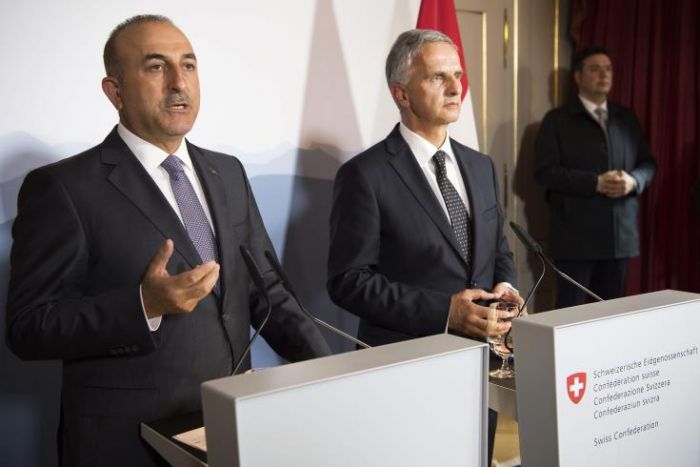 &Tau;&sigma;&alpha;&beta;&omicron;ύ&sigma;&omicron;&gamma;&lambda;&omicron;&upsilon;: &Eta; &Epsilon;&Epsilon; &epsilon;&pi;&eta;&rho;έ&alpha;&sigma;&epsilon; &alpha;&rho;&nu;&eta;&tau;&iota;&kappa;ά &tau;&eta; &delta;&iota;&alpha;&delta;&iota;&kappa;&alpha;&sigma;ί&alpha; &delta;&iota;&alpha;&pi;&rho;&alpha;&gamma;&mu;&alpha;&tau;&epsilon;ύ&sigma;&epsilon;&omega;&nu; &sigma;&tau;&omicron; &Kappa;&upsilon;&pi;&rho;&iota;&alpha;&kappa;ό