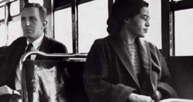 Ό&tau;&alpha;&nu; &eta; &Rho;ό&zeta;&alpha; &alpha;&rho;&nu;ή&theta;&eta;&kappa;&epsilon; &nu;&alpha; &sigma;&eta;&kappa;&omega;&theta;&epsilon;ί &alpha;&pi;ό &tau;&eta; &theta;έ&sigma;&eta; &tau;&eta;&sigmaf; &gamma;&iota;&alpha; &nu;&alpha; &kappa;&alpha;&theta;ί&sigma;&epsilon;&iota; έ&nu;&alpha;&sigmaf; &lambda;&epsilon;&upsilon;&kappa;ό&sigmaf;...